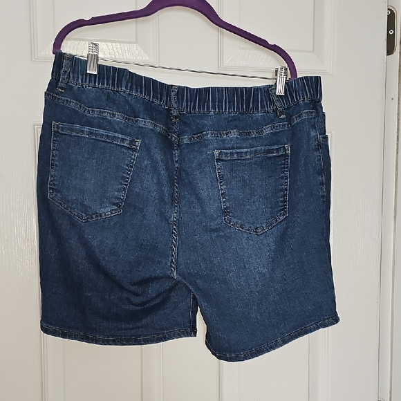 Women's Classic Blue Jean Shorts NEVER WORN! - Picture 2 of 9